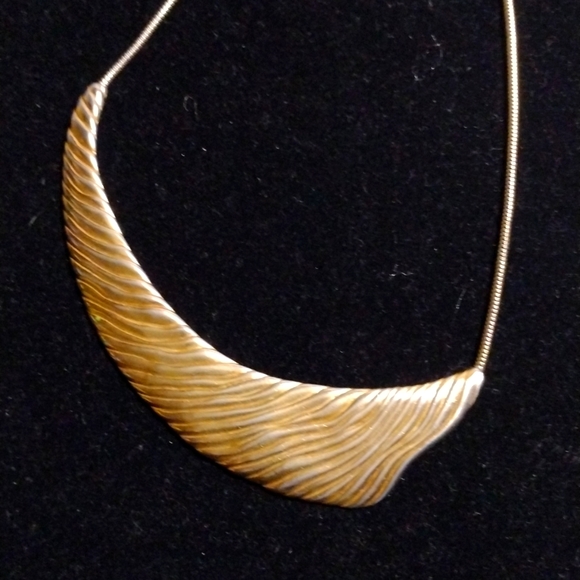 TRIFARI GOLD VINTAGE NECKLACE - Picture 5 of 6